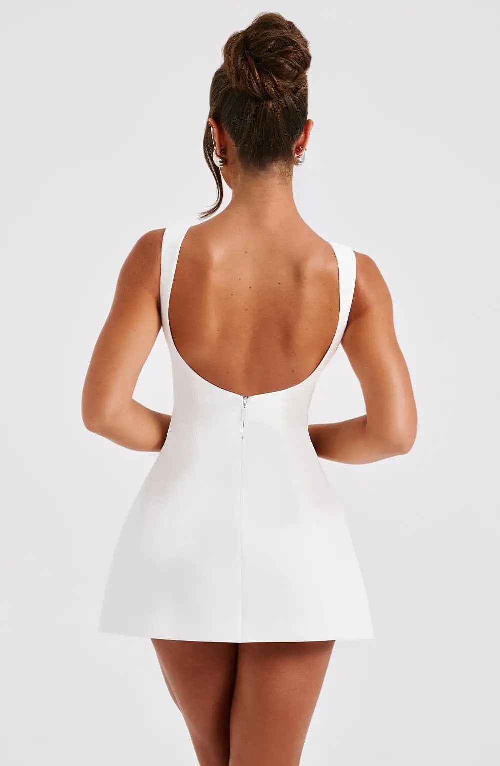 Xavirae | Mini-jurk met uitlopende pijpen voor dames – mouwloos met boothals, elegant en semi-formeel