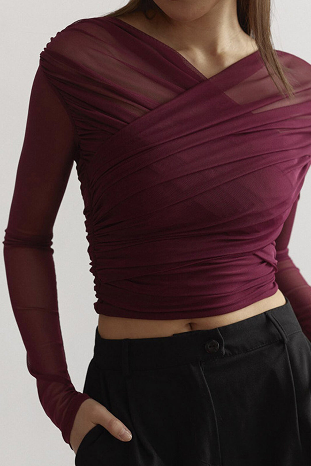 Evira | Damesblouse van mesh met ruches – Doorschijnende stretchtop met lange mouwen