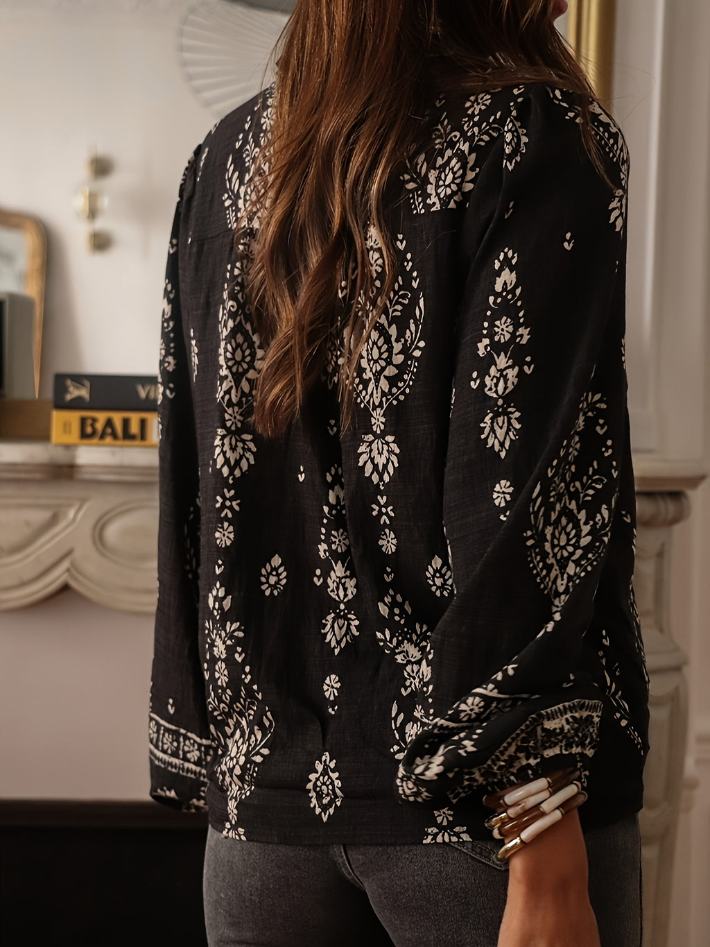 Halcyon | Locker geschnittene Bluse mit geometrischem Print und Laternenärmeln