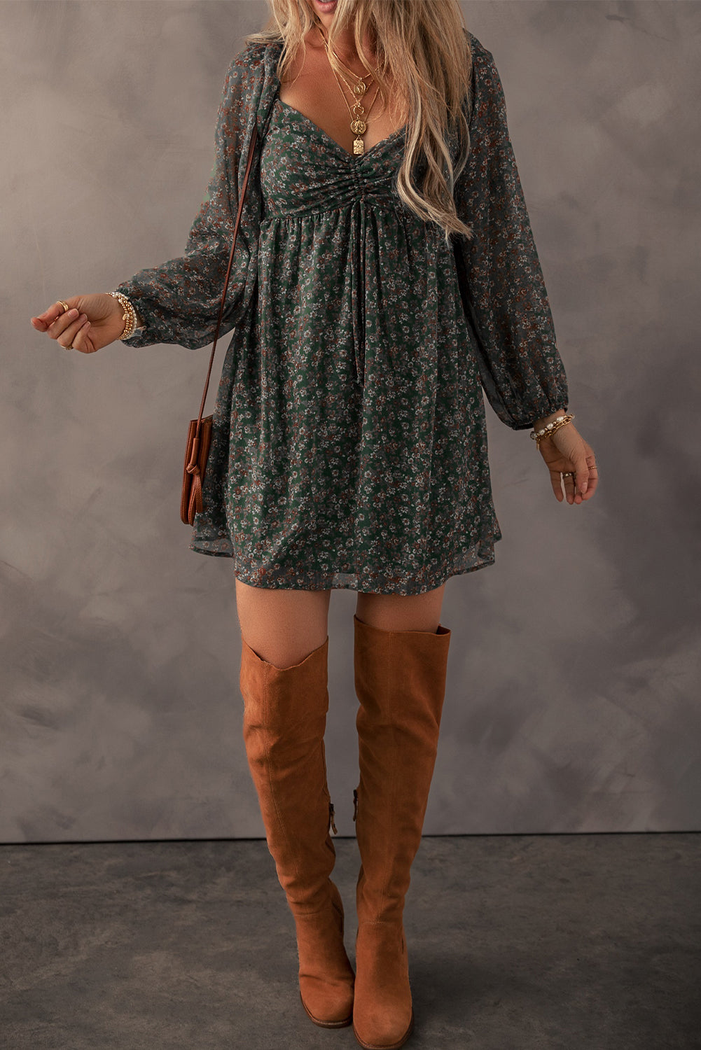 Isabella | Groene mini-jurk met bloemenprint – Sweetheart halslijn, gerimpelde rug, A-lijn pasvorm