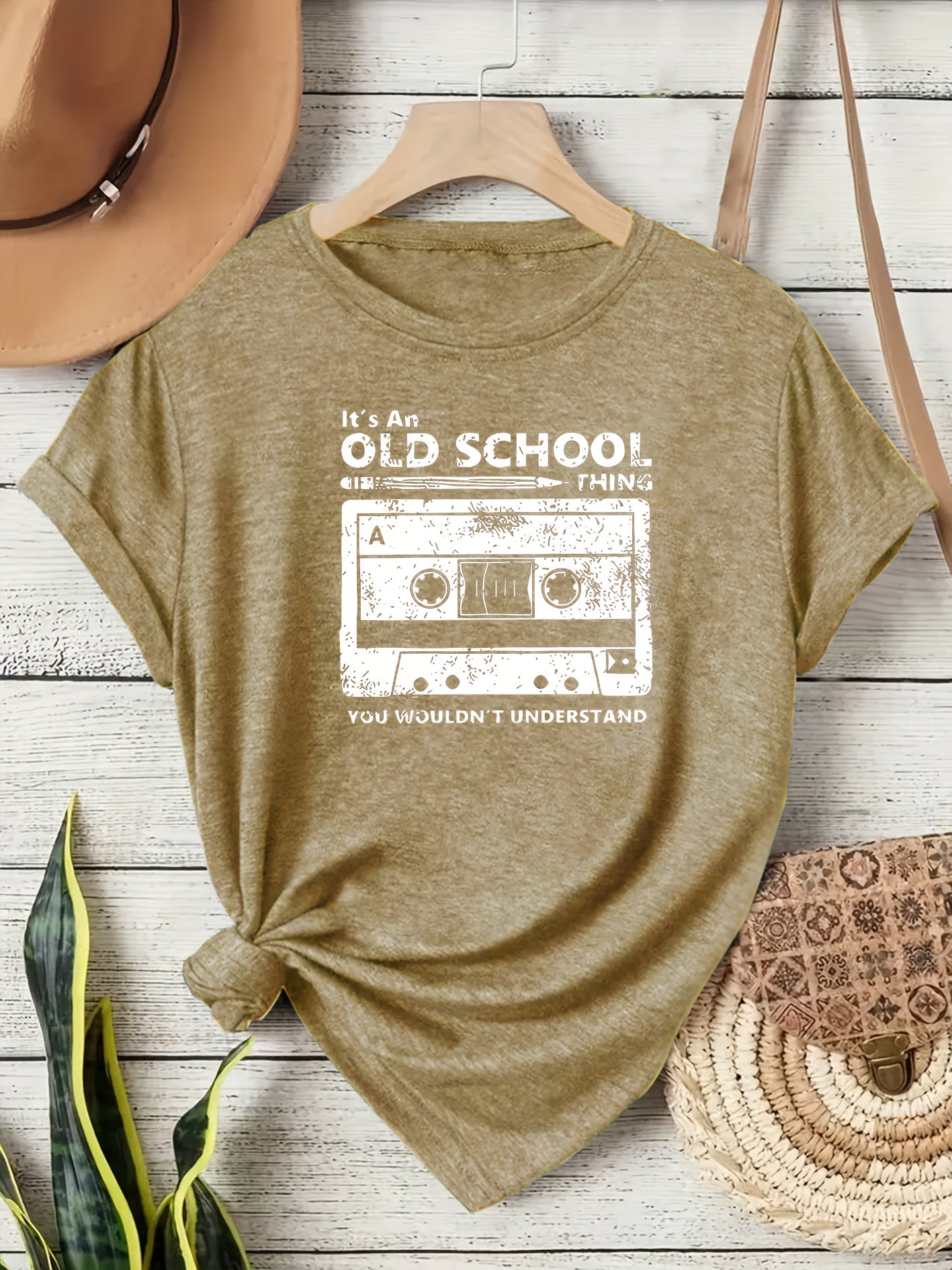 Syralia | Retro muziek T-shirt met cassetteprint, losse pasvorm, korte mouwen