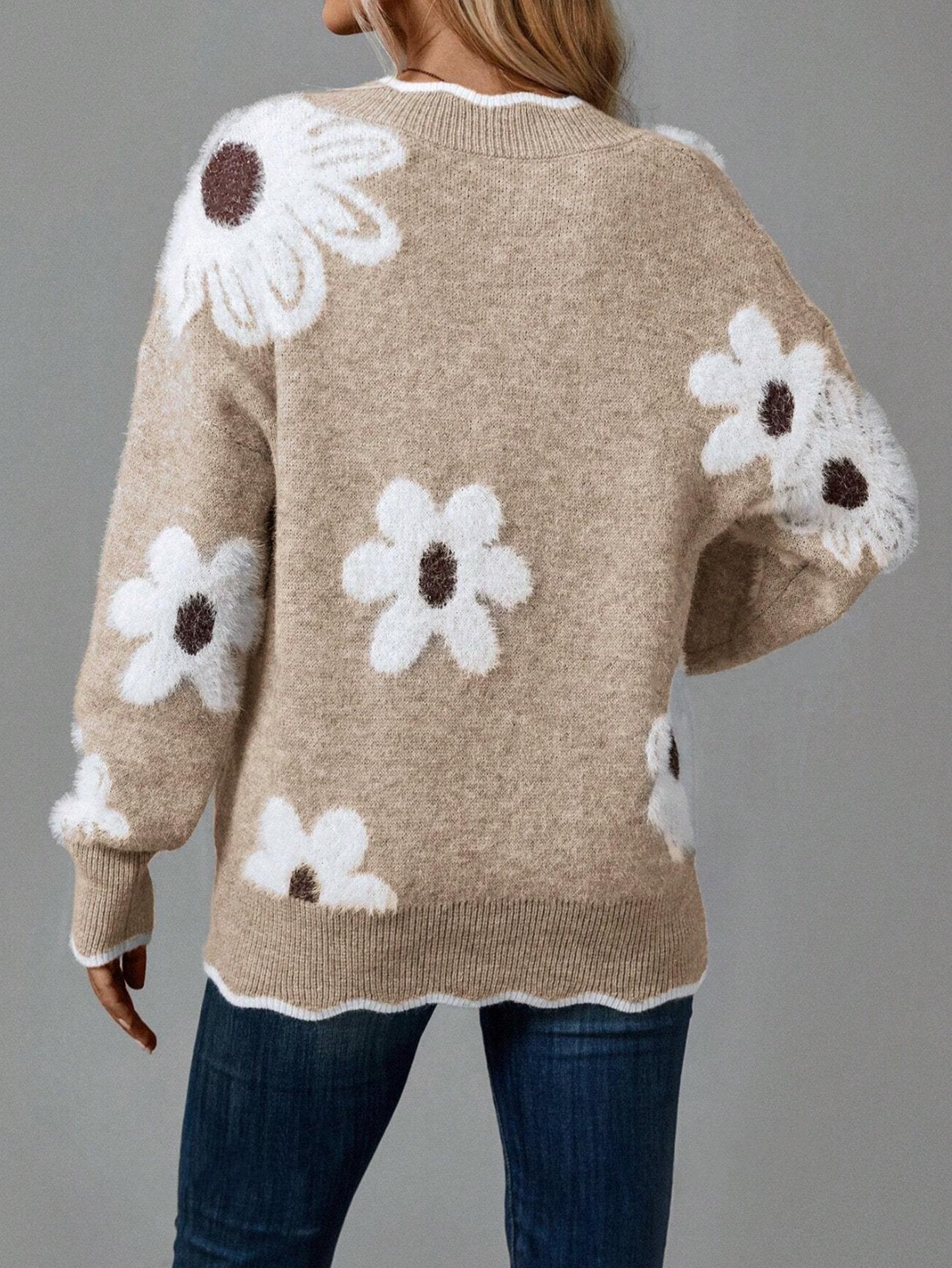 Frisia | Pull fleuri élégant pour femme avec bord festonné – Hauts décontractés et chics