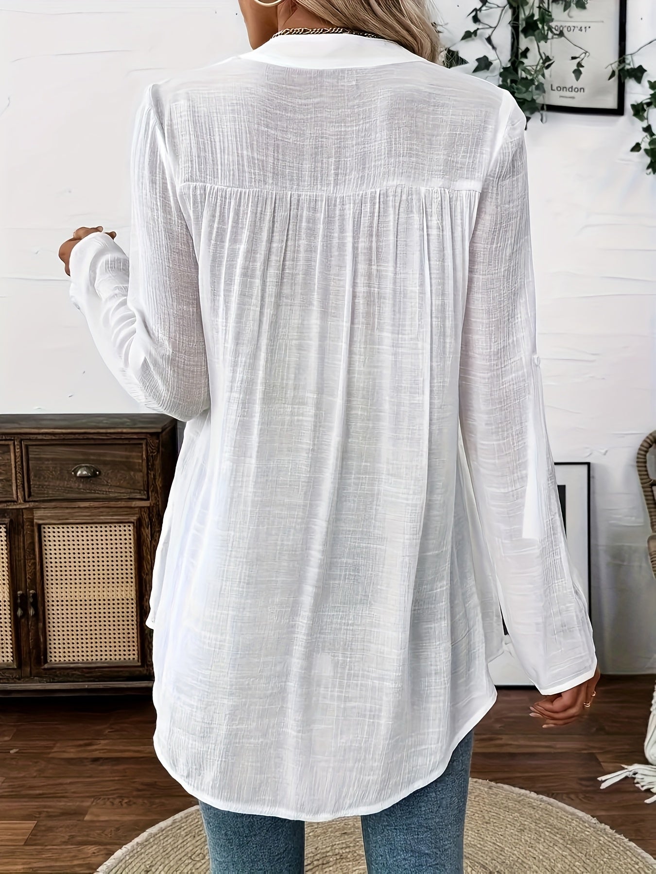 Elverine | Damesbloes met bloemenborduursel – kanten details, luchtige en elegante casual top