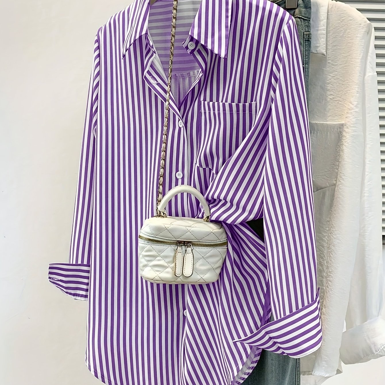 Mirelynn | Gestreepte damesblouse met knopen en lange mouwen