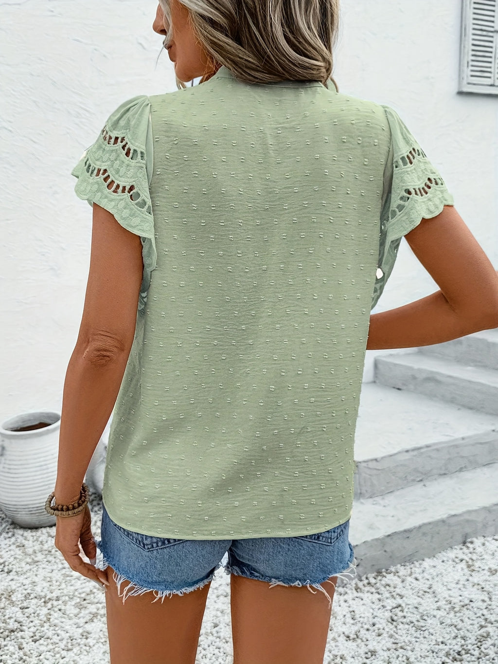 Illyra | Geborduurde blouse met halve ronde hals voor dames – effen patchwork