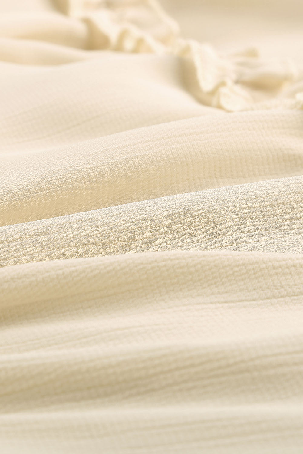 Pumara | Beige jurk met V-hals, ruches, open rug, zomerse casual & feestelijke damesjurk