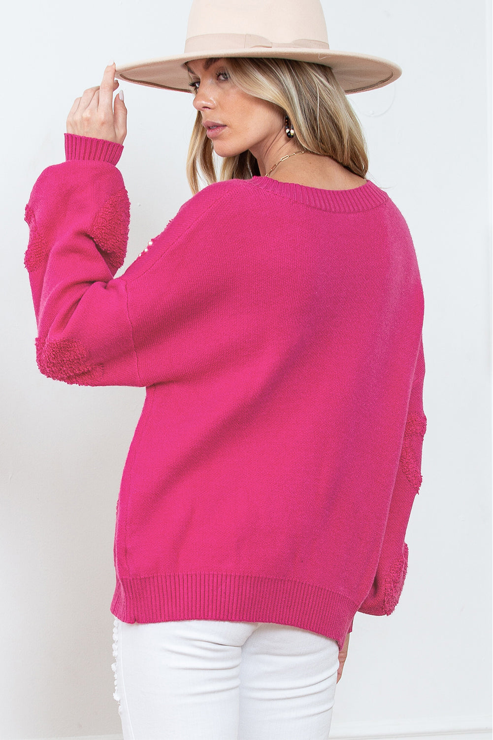 Avarine | Pull femme à cœurs - Col V, perles de nacre et texture douce