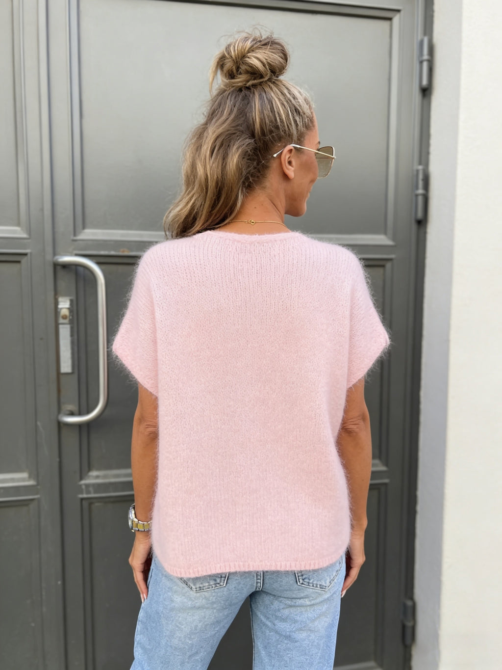 Quivina | Roze wollen blousevest met V-hals – korte mouwen, losse pasvorm, elegante casual top