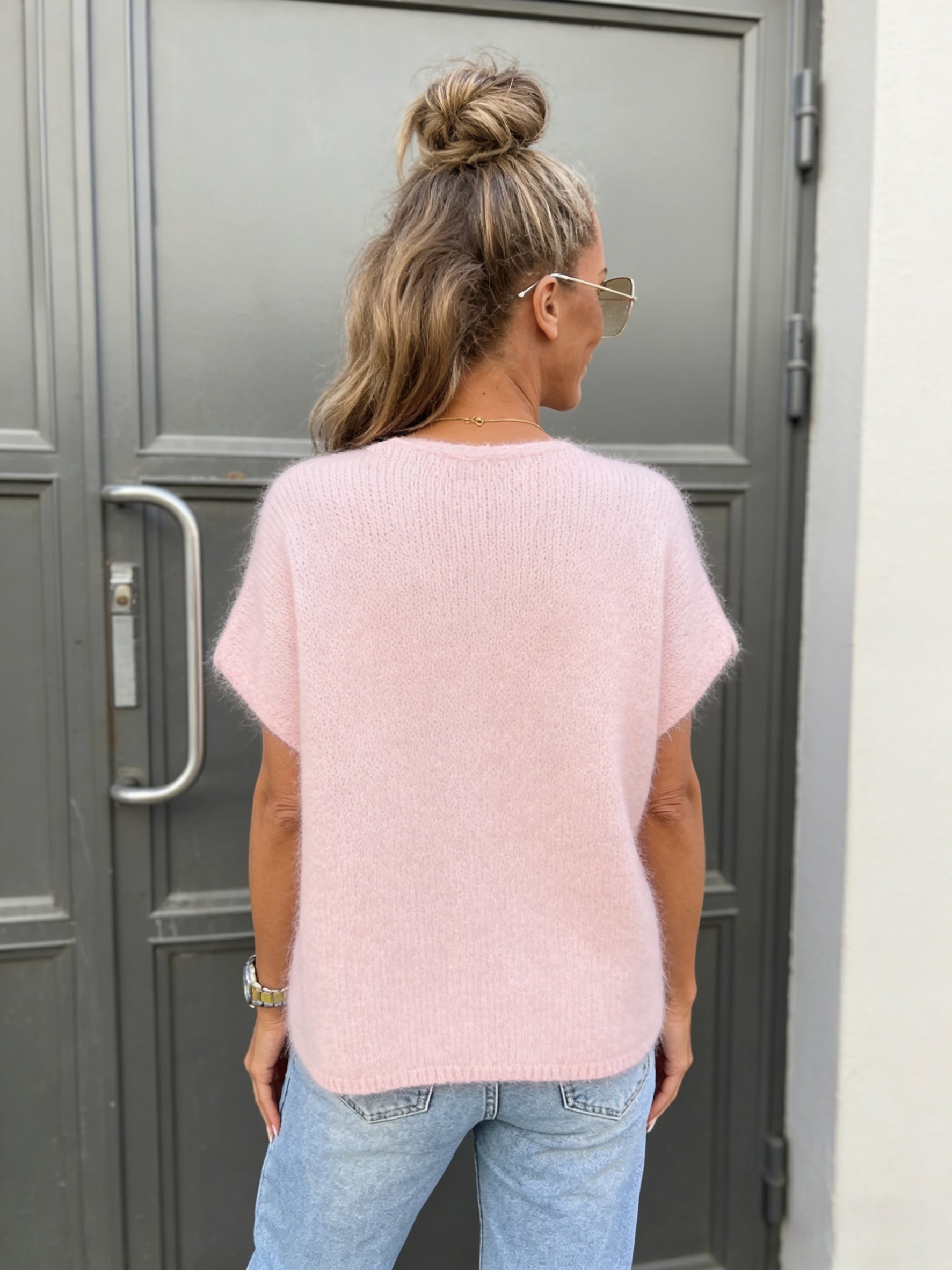 Quivina | Roze wollen blousevest met V-hals – korte mouwen, losse pasvorm, elegante casual top