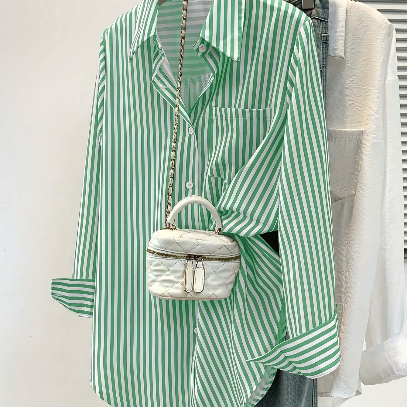 Mirelynn | Gestreepte damesblouse met knopen en lange mouwen