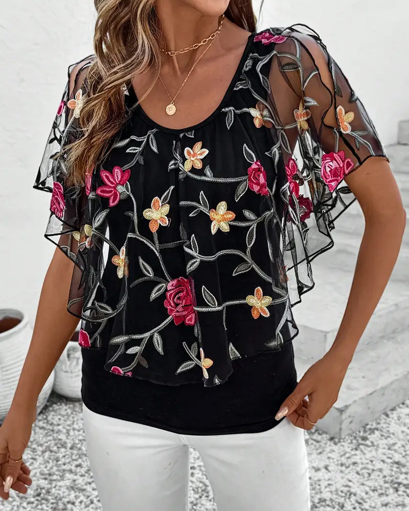 Solyara | Damesblouse met korte mouwen en geborduurde mesh – elegante kanten top
