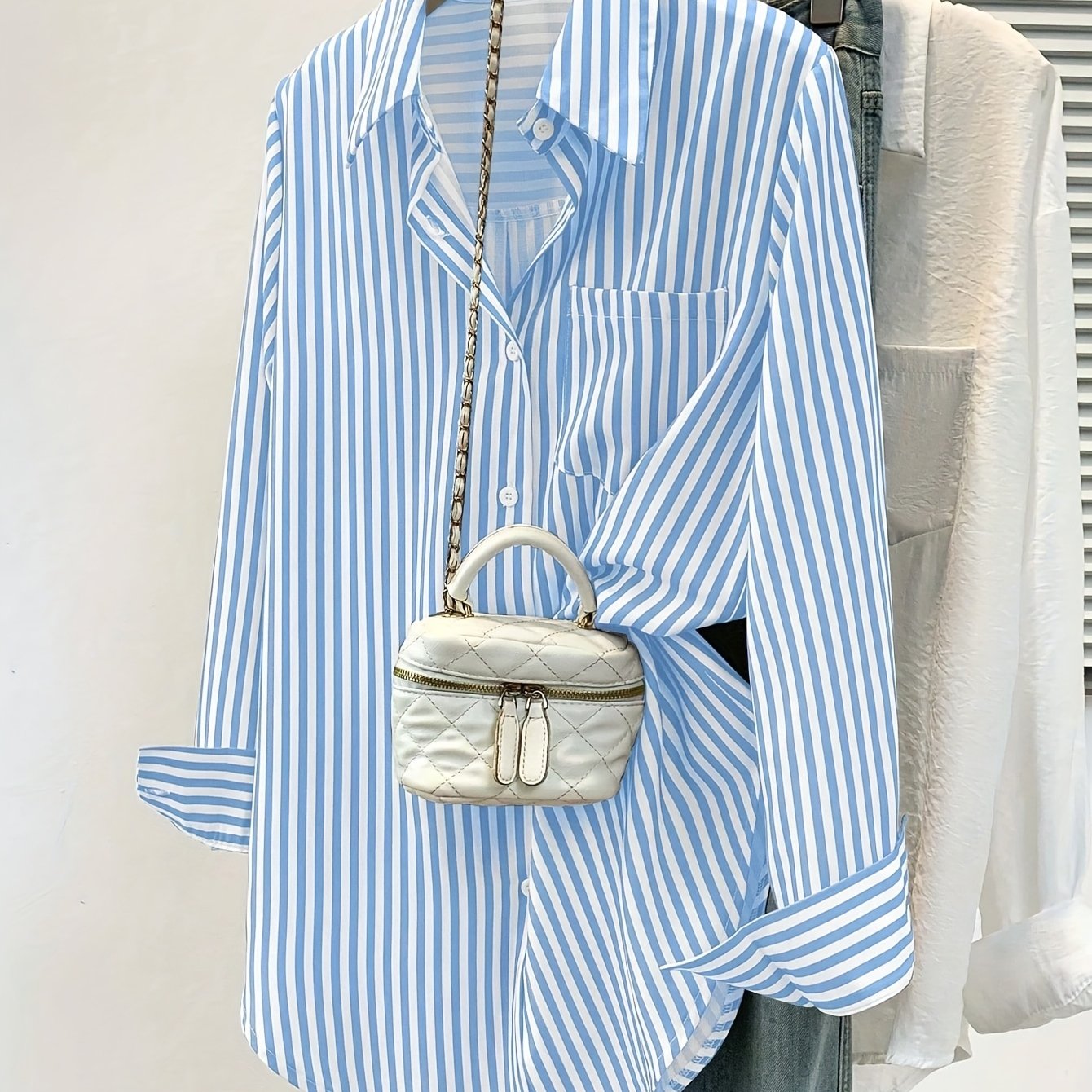 Mirelynn | Gestreepte damesblouse met knopen en lange mouwen