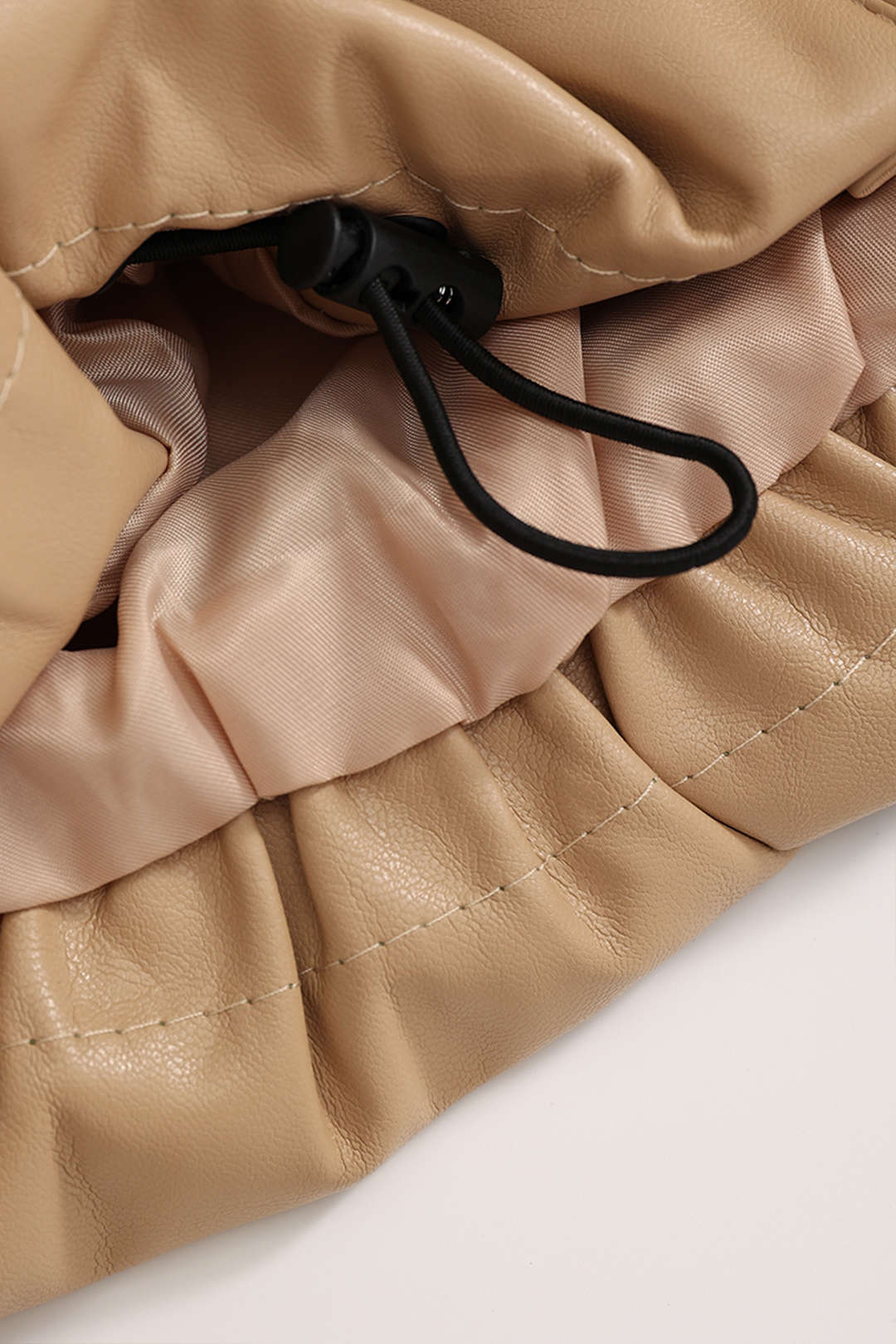 Veryn | Veste matelassée en similicuir pour femme avec capuche – Manteau d'hiver chaud, chic et confortable