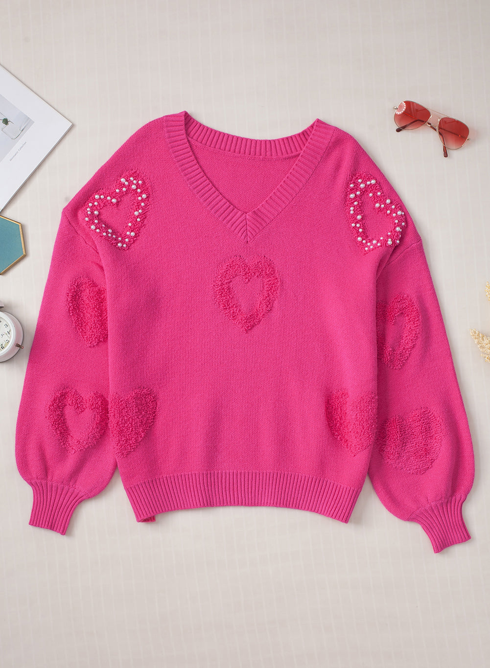 Avarine | Pull femme à cœurs - Col V, perles de nacre et texture douce