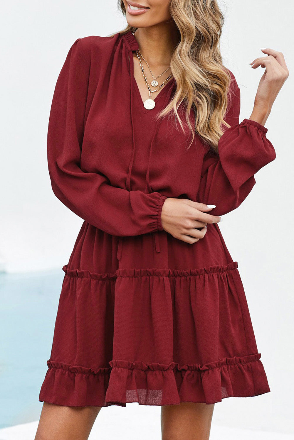 Yvaella | Mini-jurk met lange mouwen, V-hals en ruches – Soepelvallend, elegant en perfect