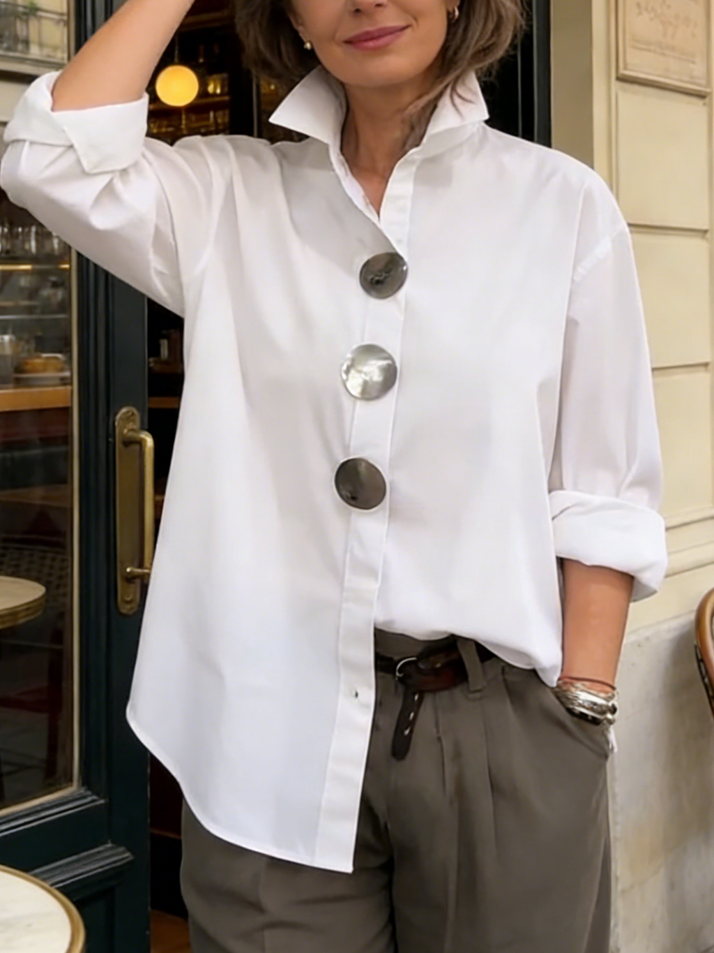 Moria | Chique damesblouse met opstaande kraag – Elegant werkhemd met metalen knopen