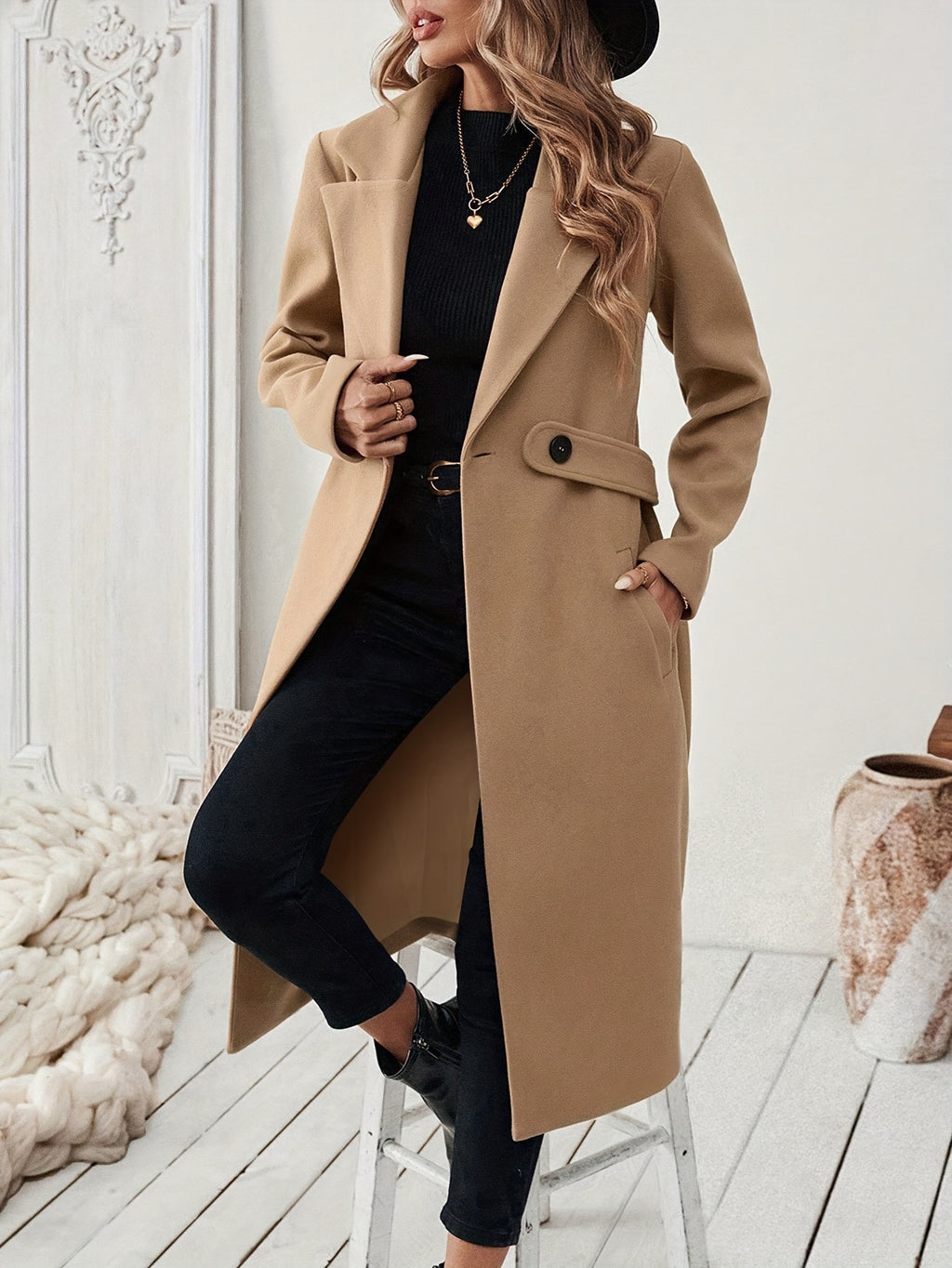 Veyrissa | Élégant manteau long pour femme – ceinture ajustable, ourlet asymétrique, col à revers