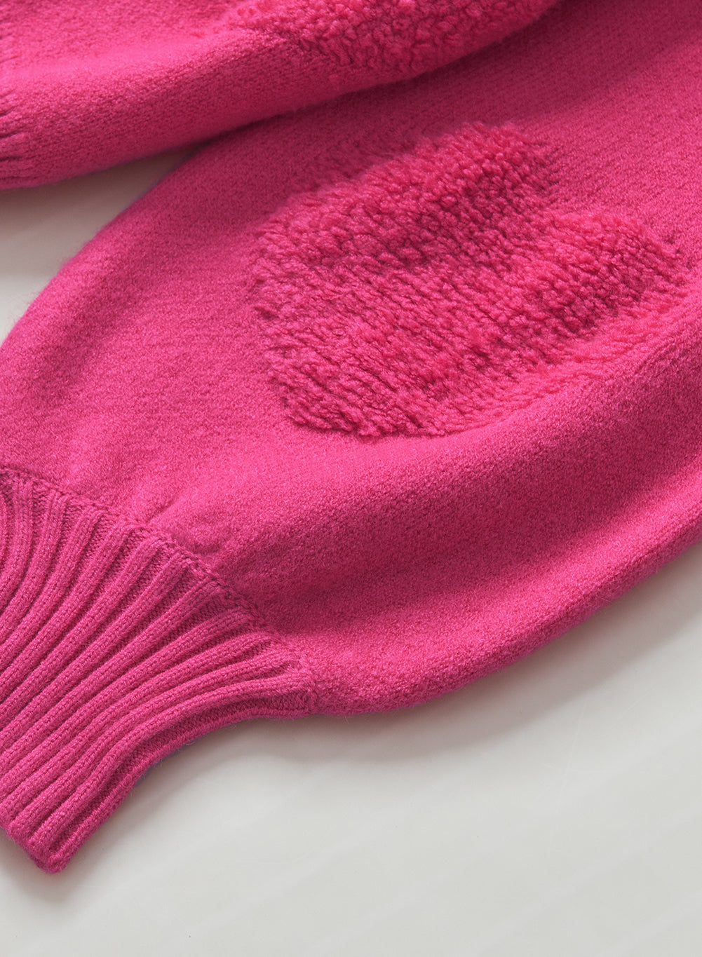 Avarine | Pull femme à cœurs - Col V, perles de nacre et texture douce