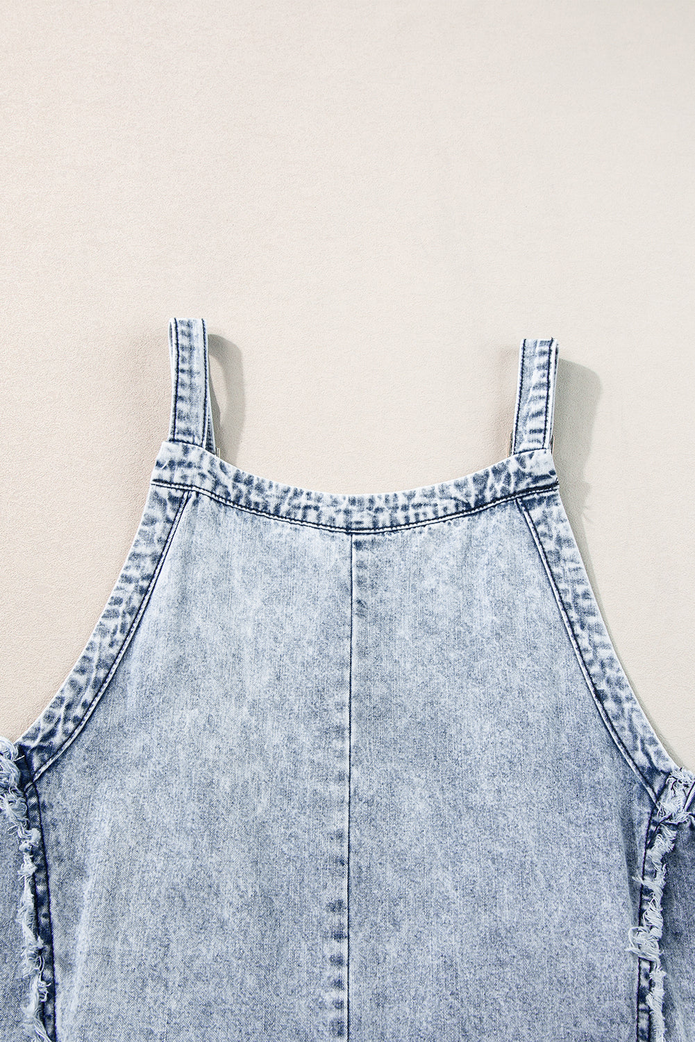 Maeryn | Salopette en jean sans manches à jambes larges - Ourlet effiloché, coutures apparentes, combinaison décontractée
