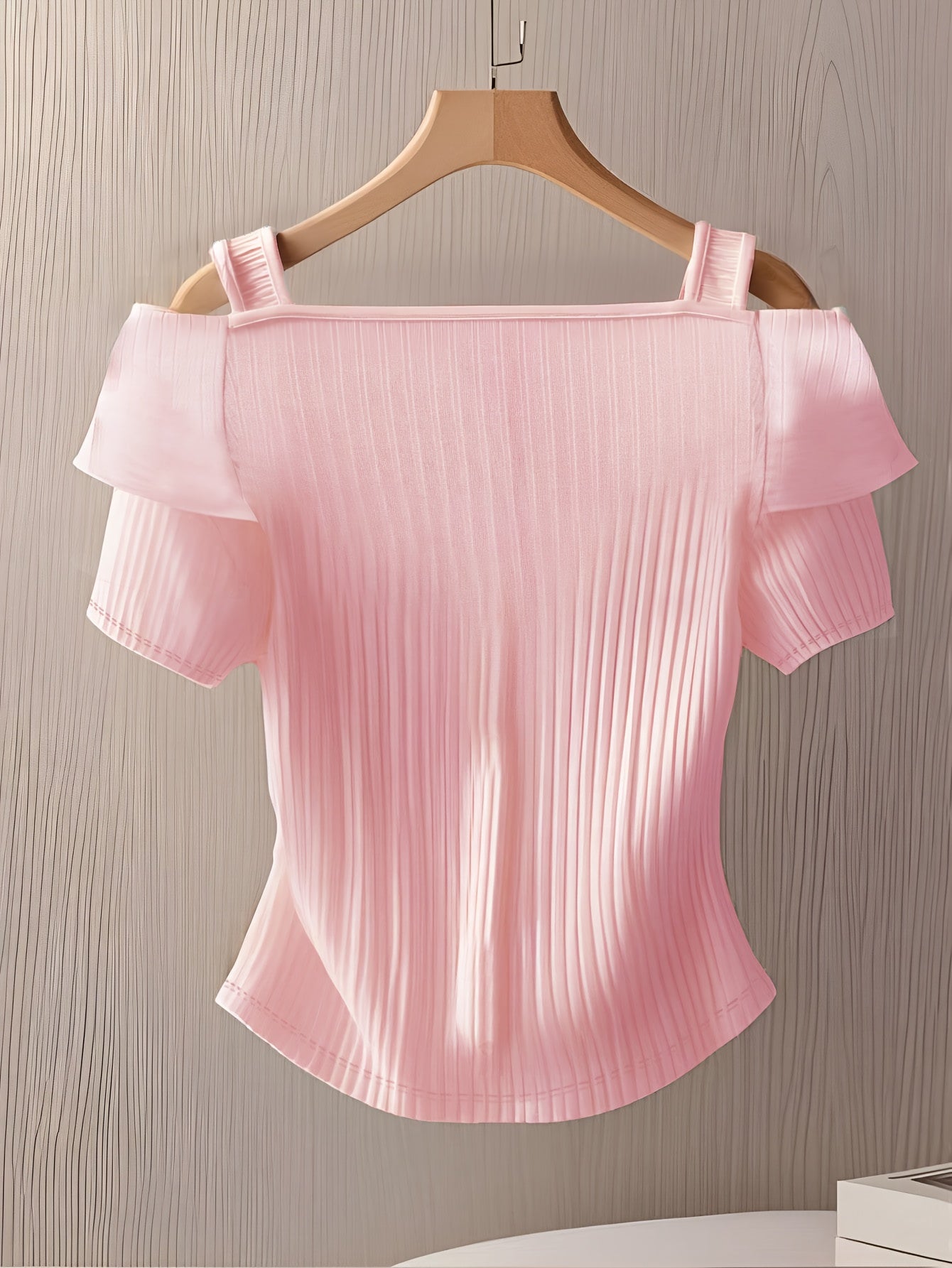 Arlissa | Damesmode: blouse met ruches en knopen, slanke pasvorm, korte mouwen