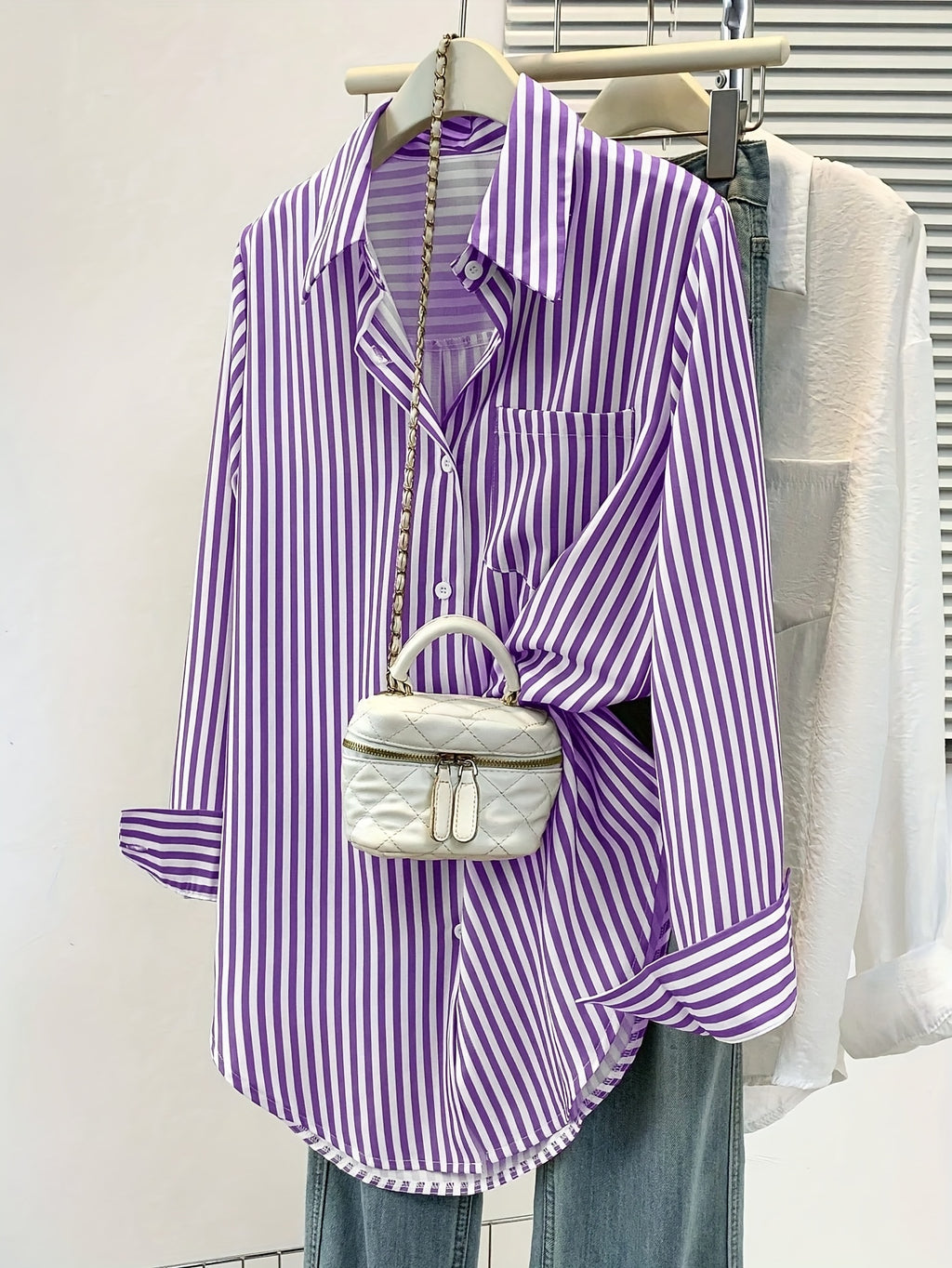 Mirelynn | Gestreepte damesblouse met knopen en lange mouwen