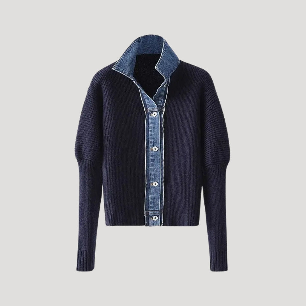 Marielle | Damesvest van gebreide stof in marineblauw met denimrand en knoopsluiting aan de voorkant