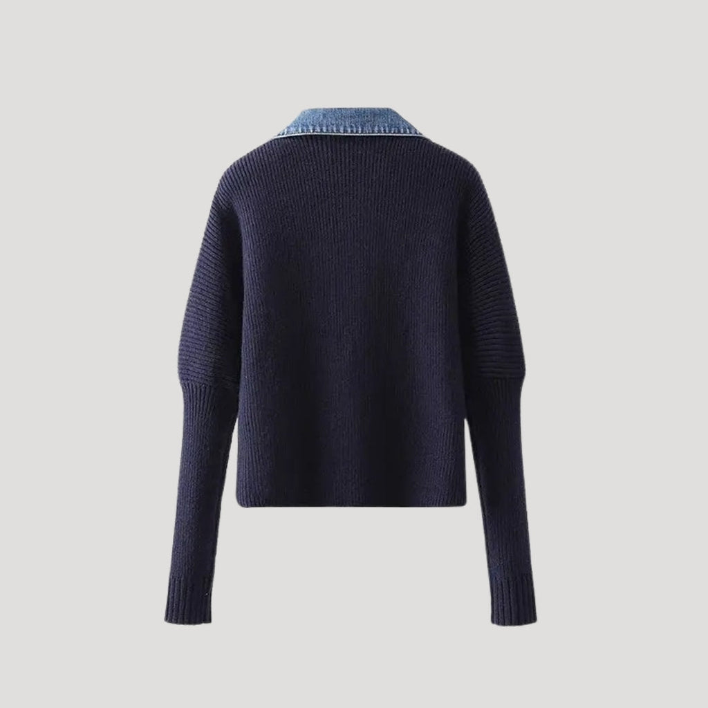 Marielle | Damesvest van gebreide stof in marineblauw met denimrand en knoopsluiting aan de voorkant