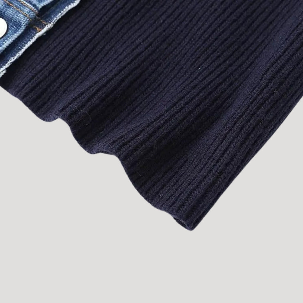 Marielle | Damesvest van gebreide stof in marineblauw met denimrand en knoopsluiting aan de voorkant