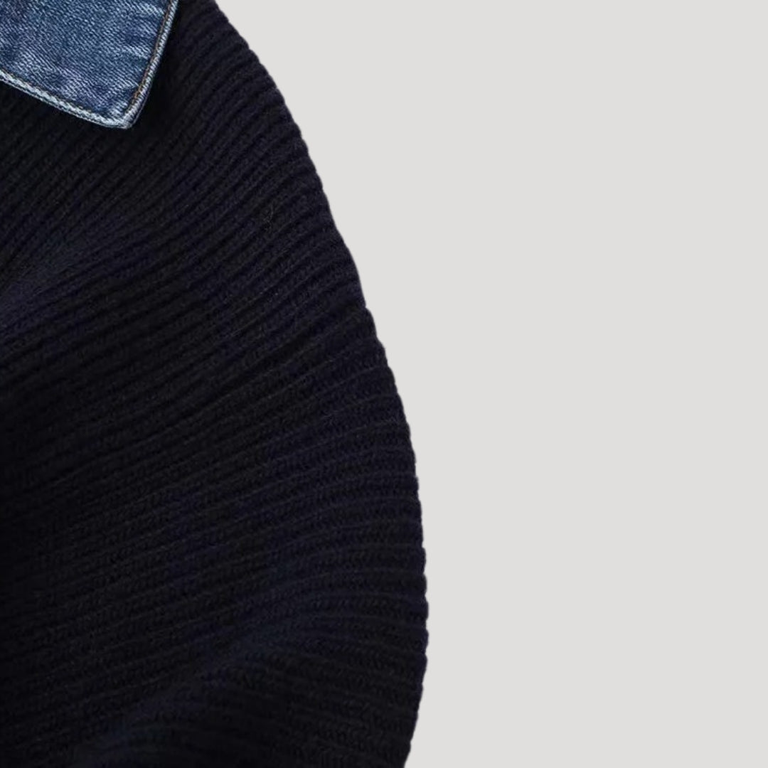Marielle | Damesvest van gebreide stof in marineblauw met denimrand en knoopsluiting aan de voorkant
