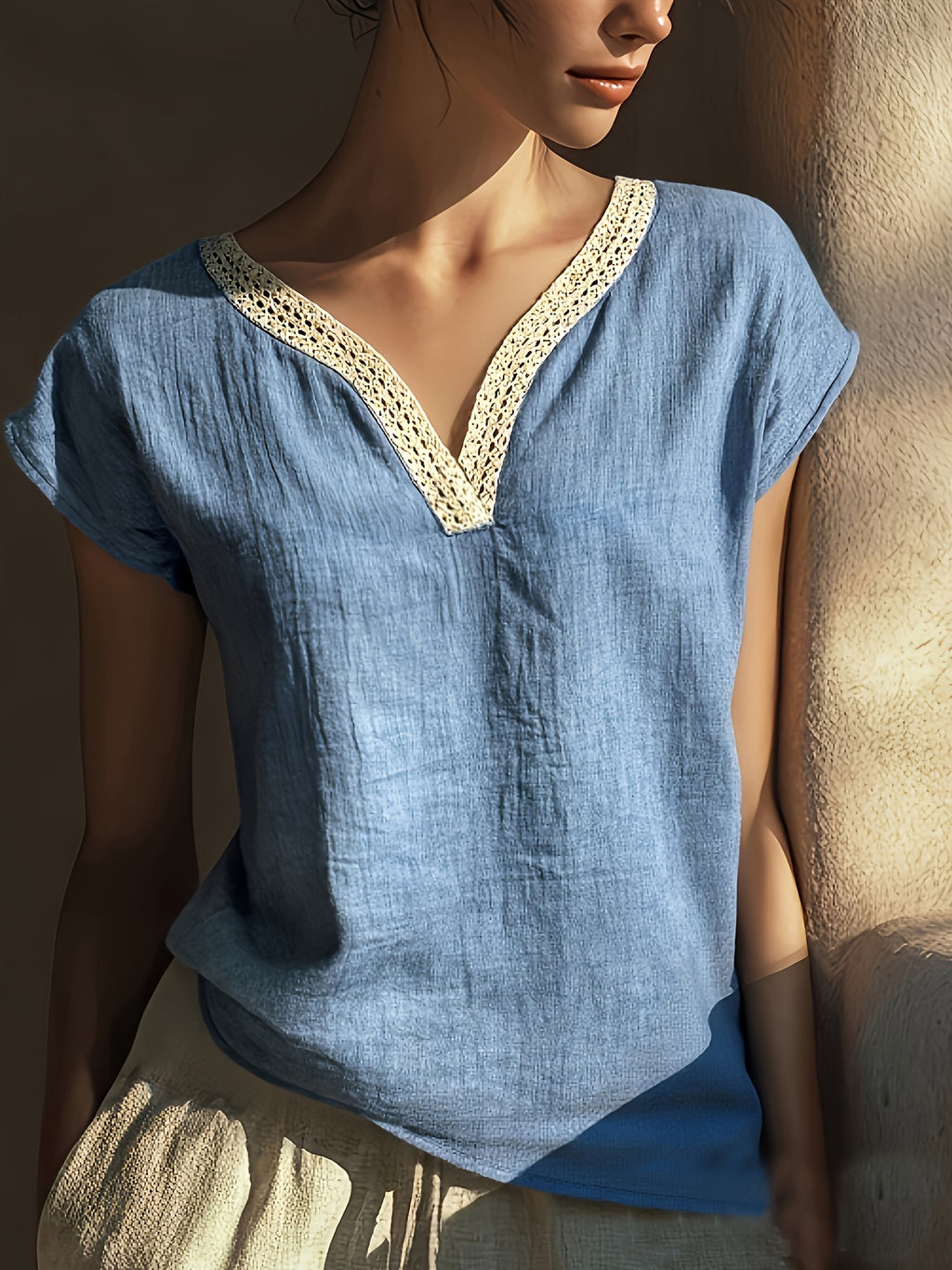 Meva | Casual boho-zomertop voor dames – losvallend overhemd van linnen met kant en V-hals