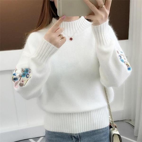 Delyth | Blooming Elegance Strickpullover mit Blumenmuster für Damen