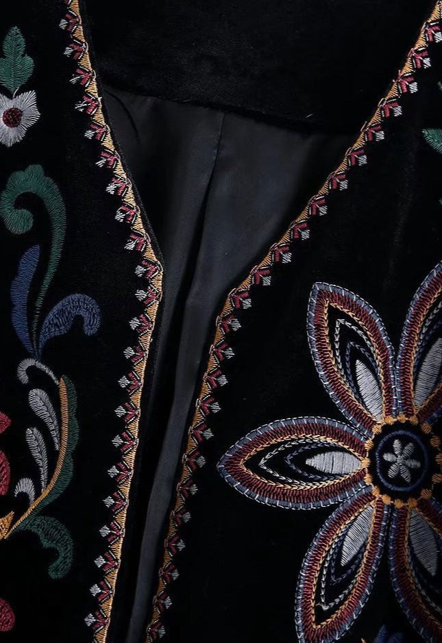 Feyona | Blazer ouvert en velours noir pour femme - veste à broderies florales colorées, style rétro-vintage
