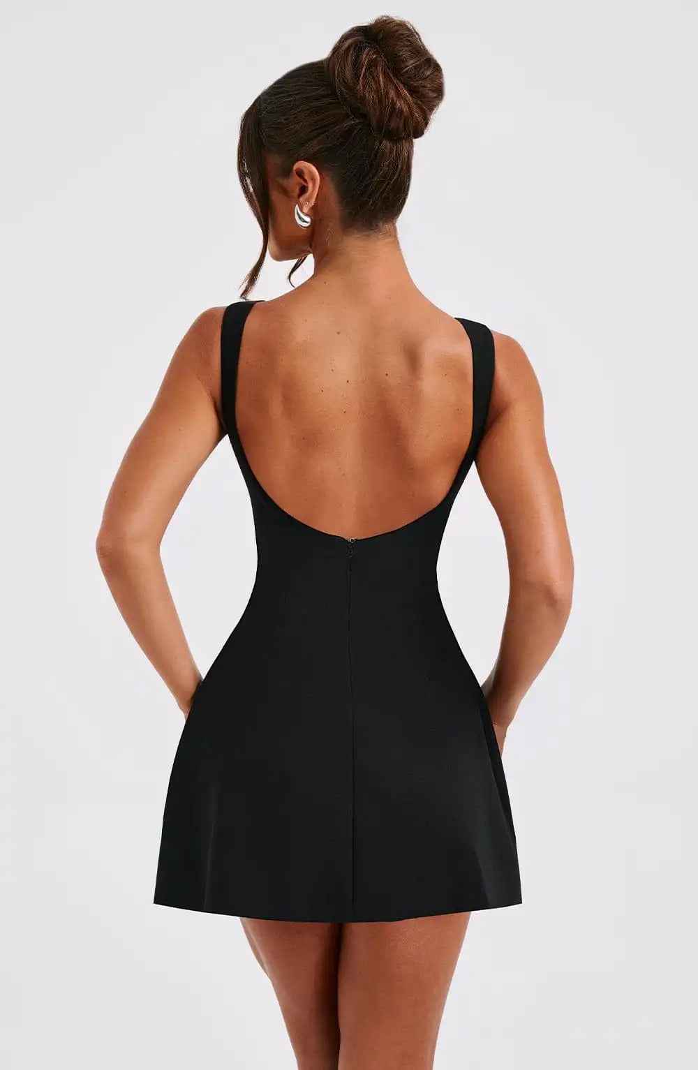 Xavirae | Mini-jurk met uitlopende pijpen voor dames – mouwloos met boothals, elegant en semi-formeel