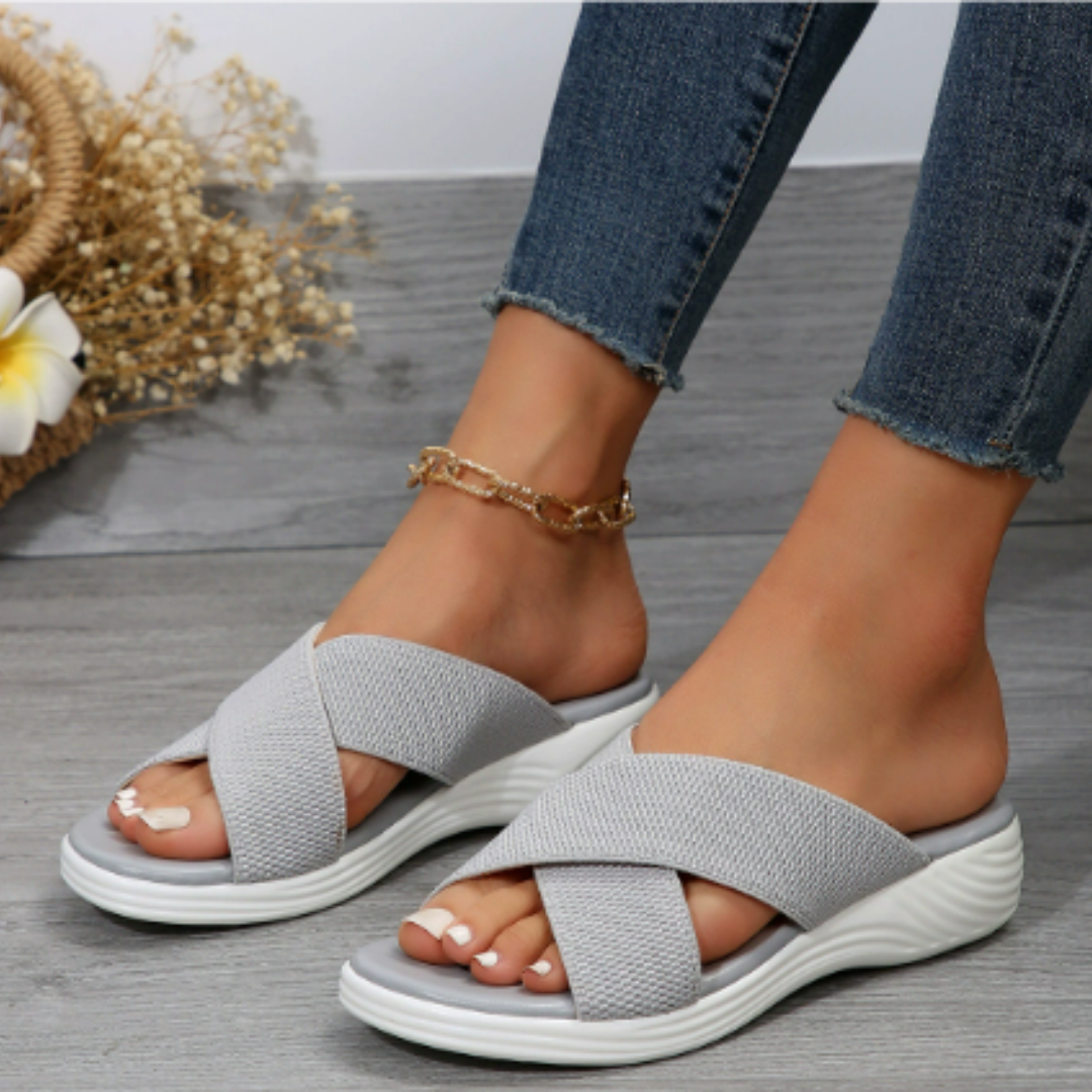 Nyelle | Dames Zomer Sandalen – Lichtgewicht, Ademend met Gevoerde Zool & Eenvoudig Slip-On Comfort