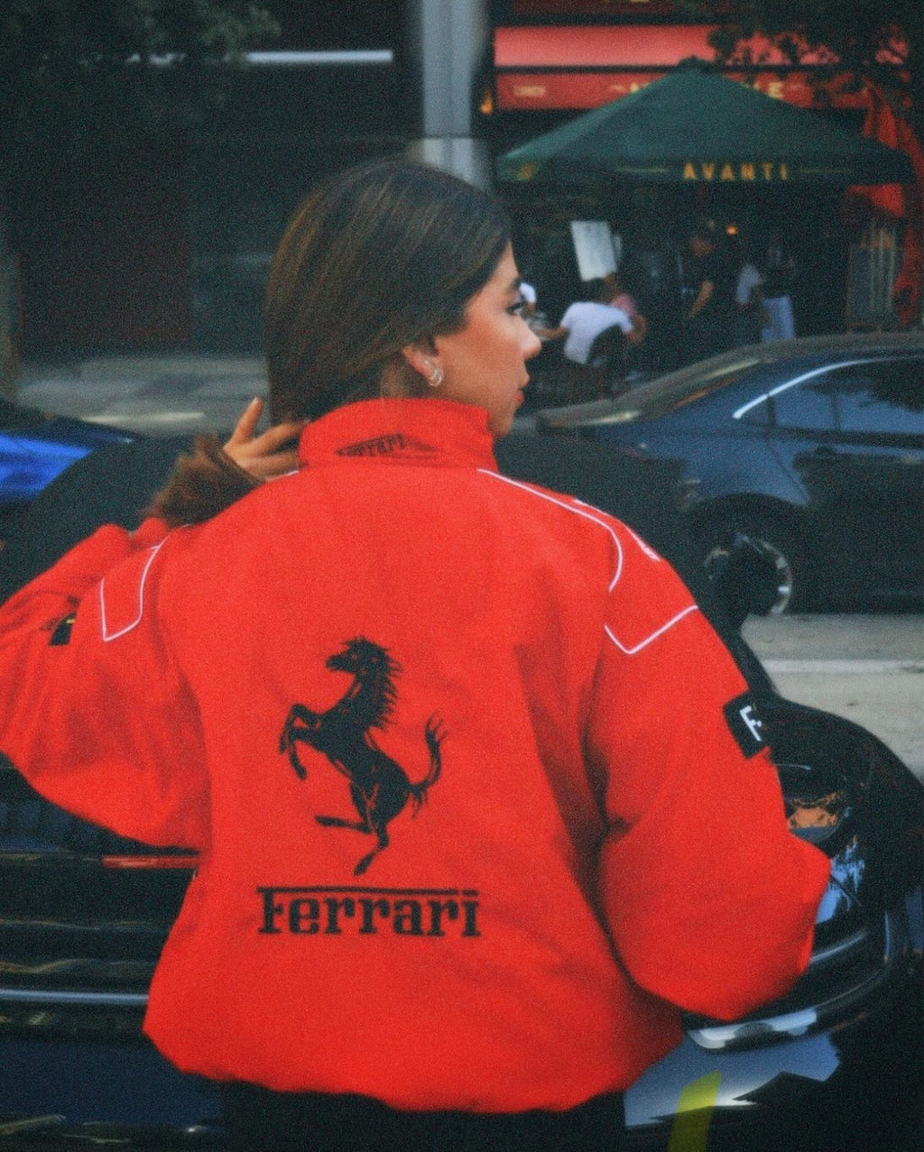 Selith | Veste Ferrari rouge vintage pour femme - Veste de course élégante, inspiration sport automobile rétro