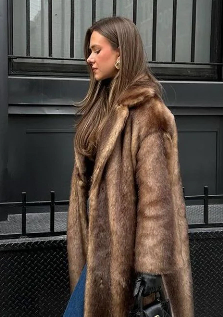 Alberte | Luxuriöser, langer Kunstpelzmantel für Damen – Eleganter Wintermantel aus veganem Kunstpelz in Maxilänge