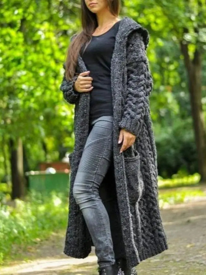 Avalina | Strickjacke mit Kapuze für Damen – Warmer, langer Maxi-Winterpullover für Damen