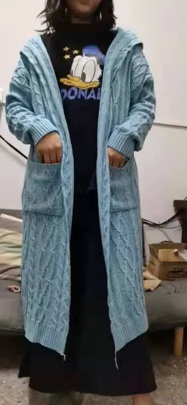 Avalina | Strickjacke mit Kapuze für Damen – Warmer, langer Maxi-Winterpullover für Damen