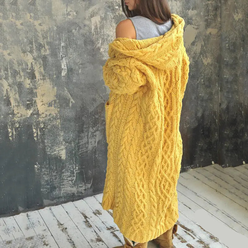 Avalina | Strickjacke mit Kapuze für Damen – Warmer, langer Maxi-Winterpullover für Damen