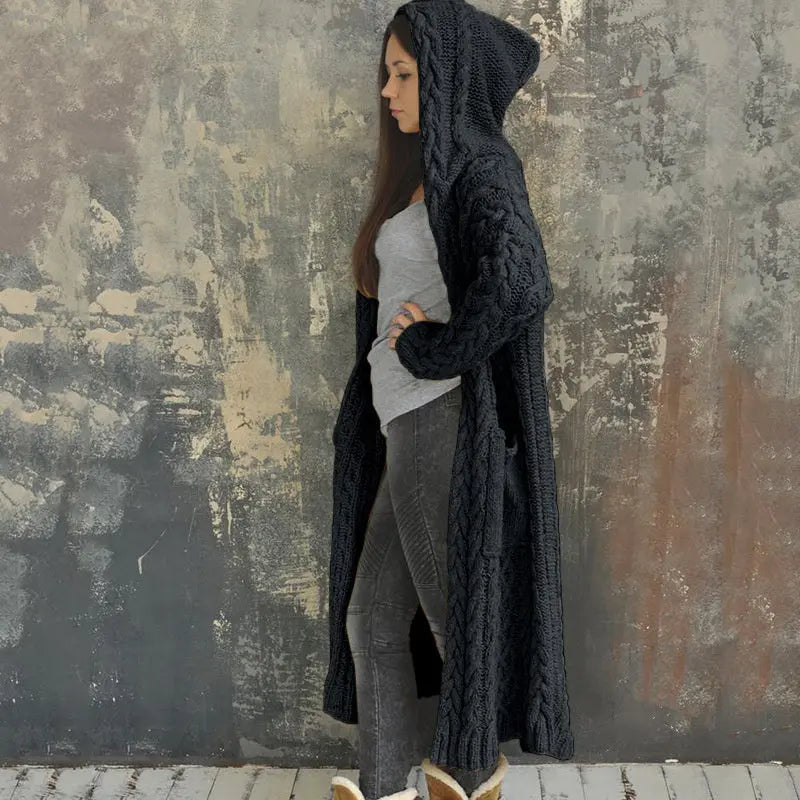 Avalina | Strickjacke mit Kapuze für Damen – Warmer, langer Maxi-Winterpullover für Damen