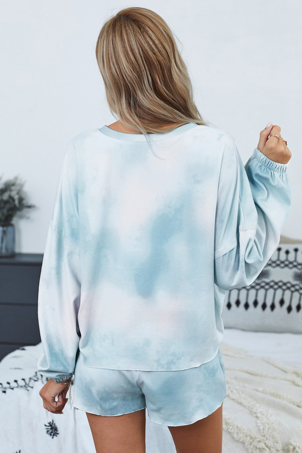 Mavrinae | Skyblauwe Tie-Dye Gebreide Pyjamaset – Lange Mouwen Top en Korte Broek