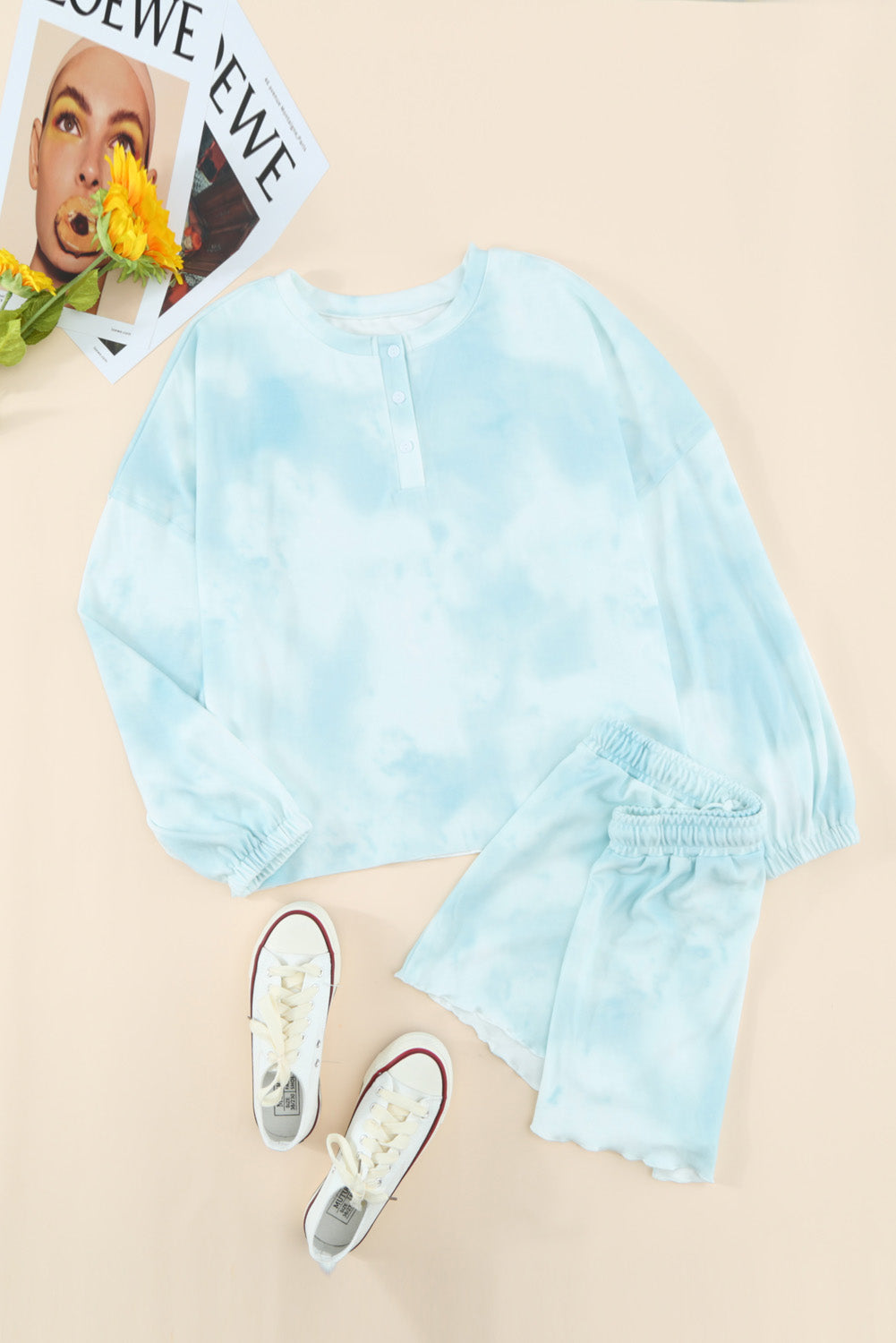 Mavrinae | Skyblauwe Tie-Dye Gebreide Pyjamaset – Lange Mouwen Top en Korte Broek