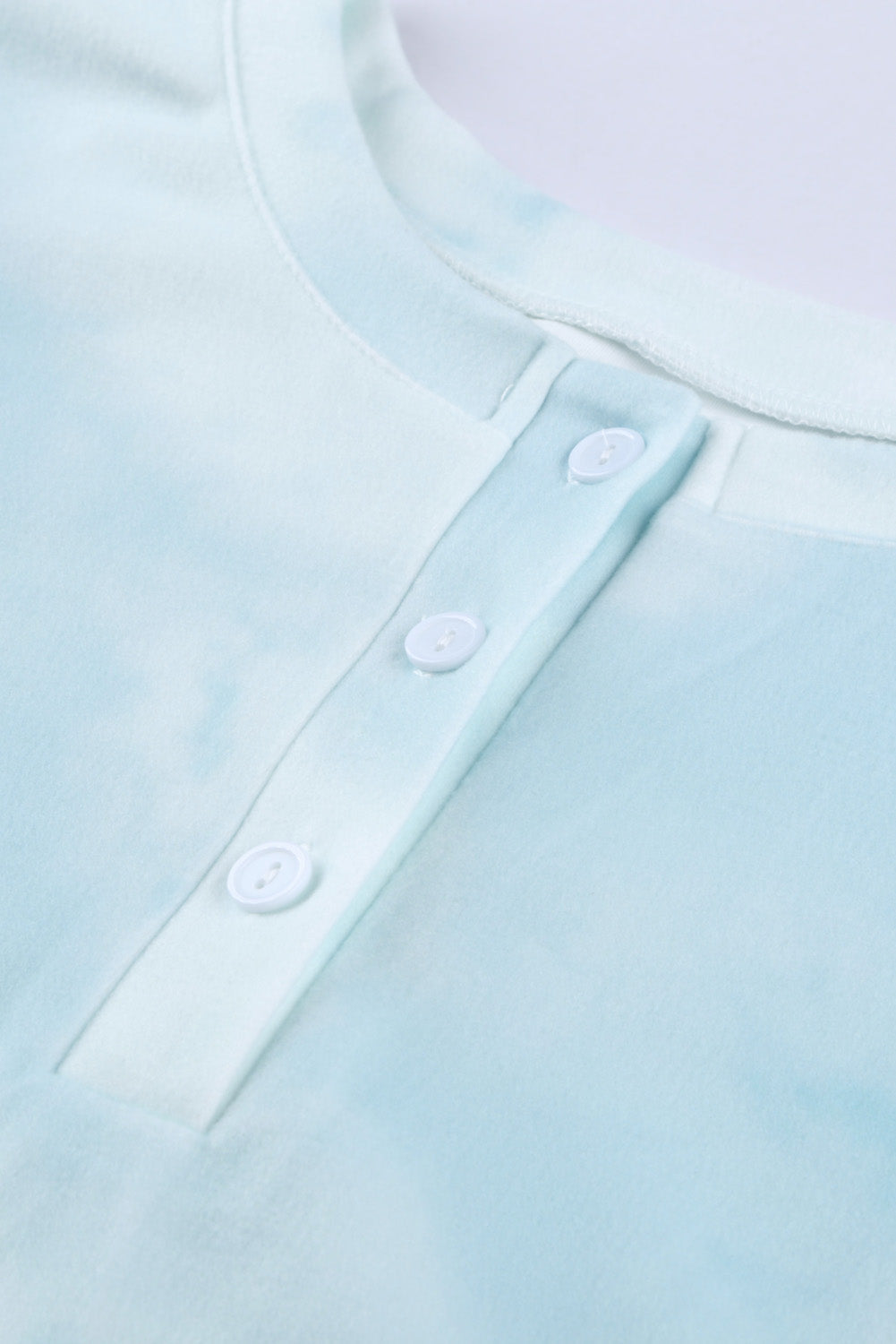 Mavrinae | Skyblauwe Tie-Dye Gebreide Pyjamaset – Lange Mouwen Top en Korte Broek