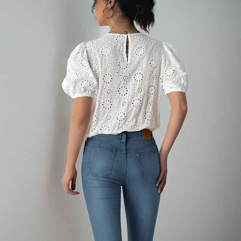 Arlira | Damesblouse met linnenlook – pofmouwen met kanten details