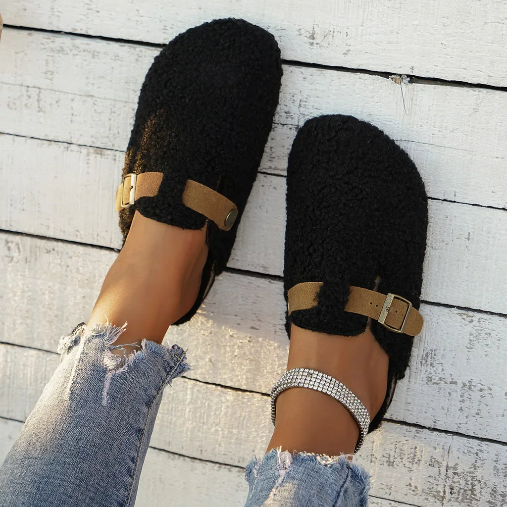 Rivka | Comfortabele instap slippers voor dames – Zacht comfort met gespdetail, lichtgewicht binnenschoenen