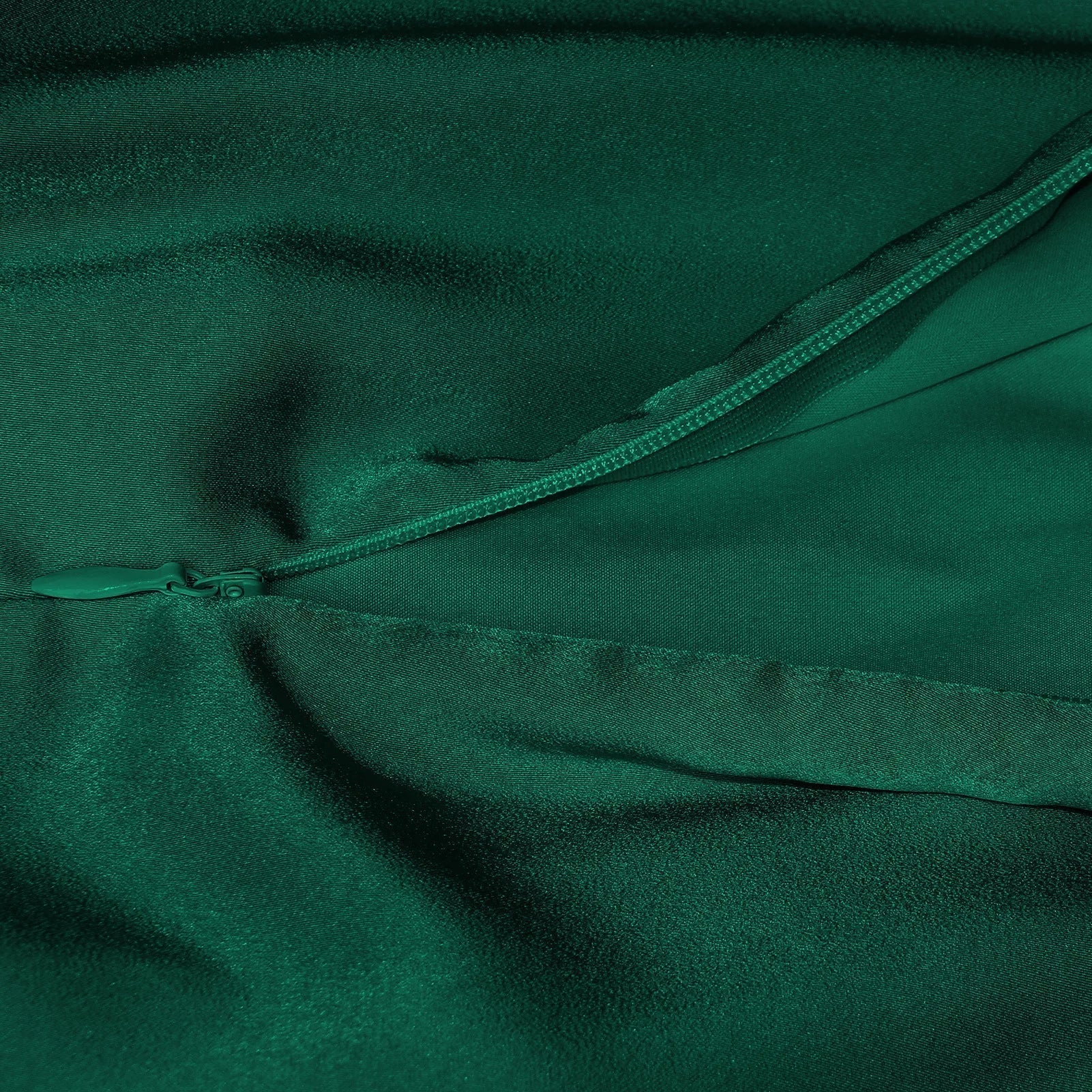 Solenneira | Satijnen halterjurk voor formele gelegenheden – elegante satijnen avondjurk