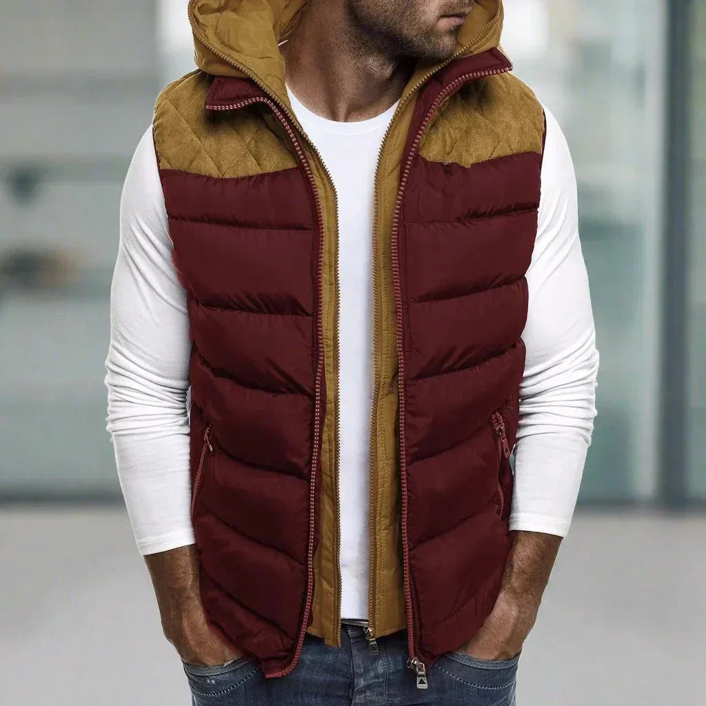Rikmar | Gevoerd vest met capuchon voor heren – Stijlvolle mouwloze bodywarmer met leren patch