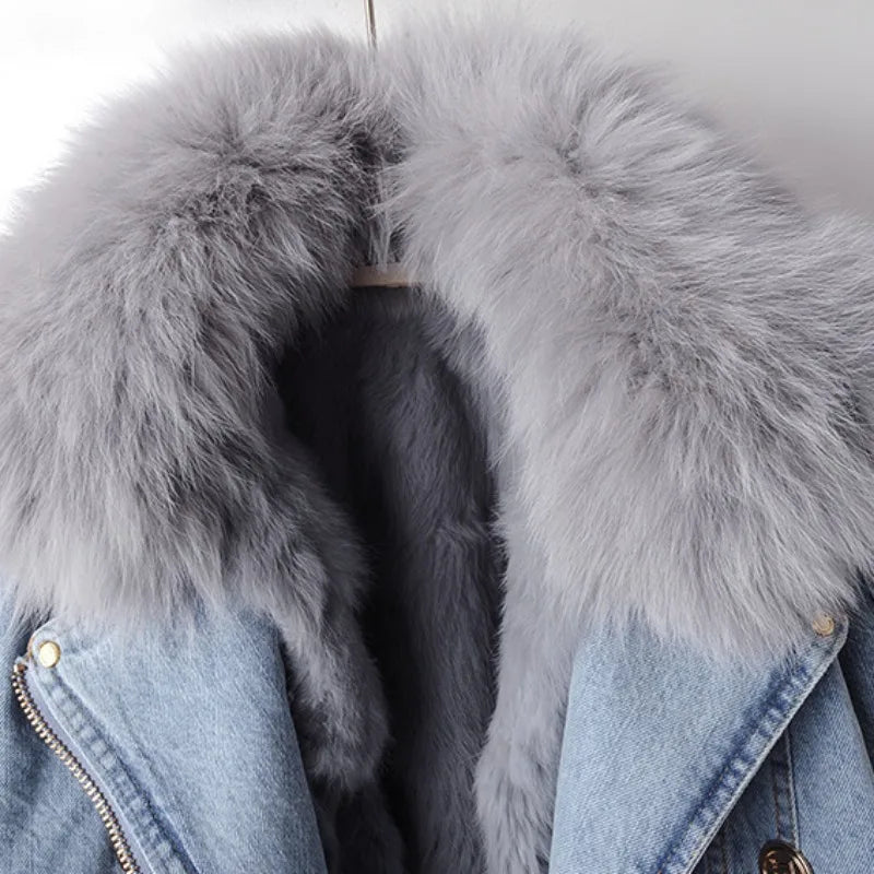 Kalisse | Luxuriöse Jeansjacke für Damen – mit Fuchsfell gefüttert, warm und schick