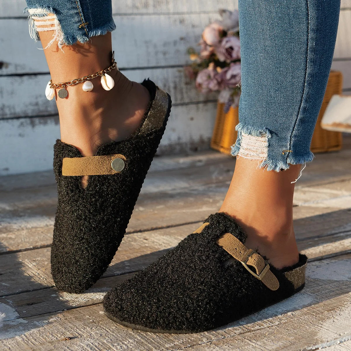 Rivka | Comfortabele instap slippers voor dames – Zacht comfort met gespdetail, lichtgewicht binnenschoenen