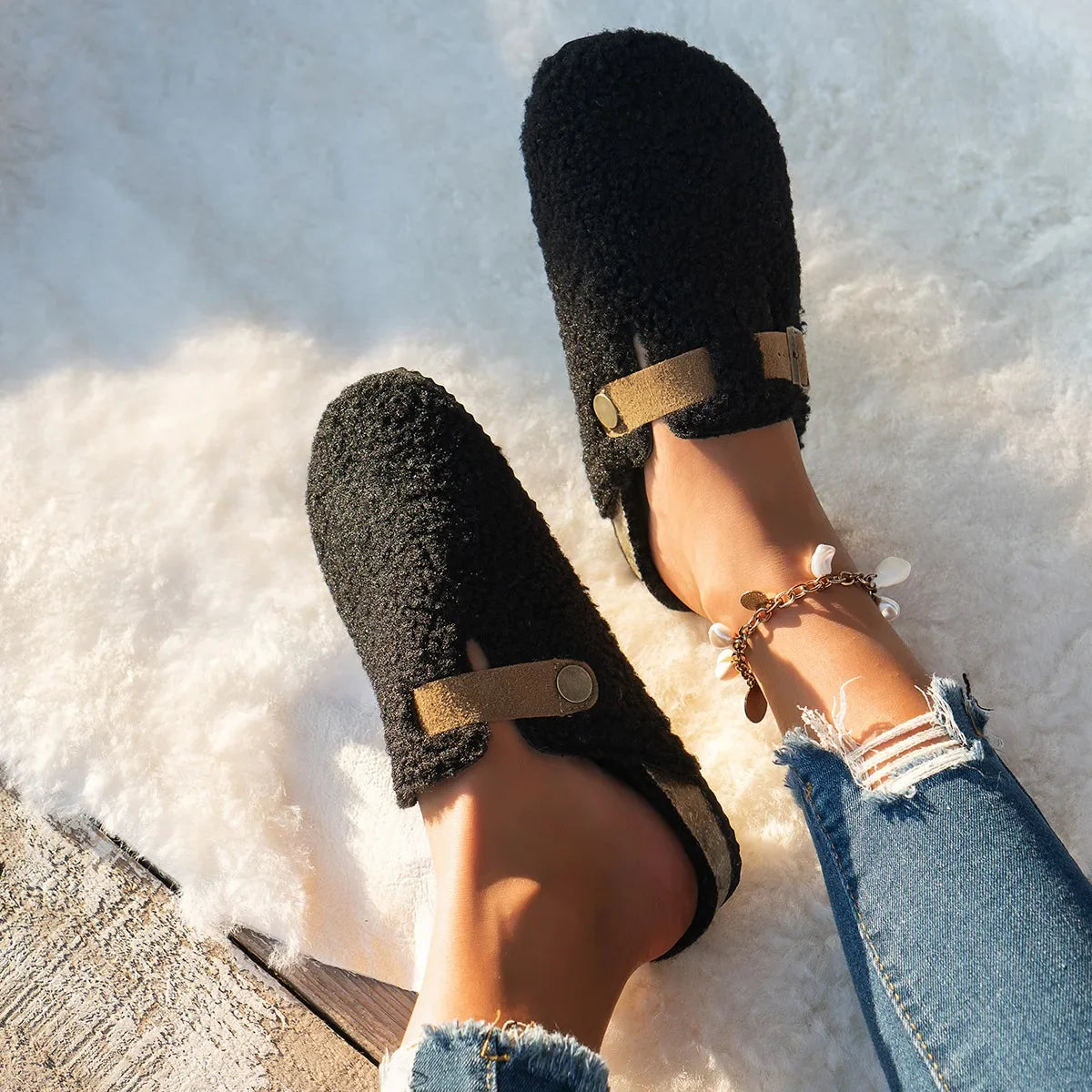 Rivka | Comfortabele instap slippers voor dames – Zacht comfort met gespdetail, lichtgewicht binnenschoenen
